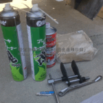 2022年12月31日投稿、suzukiスズキキャリィトラックDA16T・パーツリスト確認してブレーキパッド純正品番「55810-82M01」から「OMBP-00094」購入する・ブレーキユニット分解前に使用する部品・道具準備・軽貨物ジャーナリスト「モクバブログ」mokubaブログ・非志チャンネル林