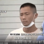 偽造された商品券を都内のチケットショップに持ち込み、金を騙し取ろうとしたとして極東会系組員の浅賀浩太容疑者(31)が詐欺未遂などの疑いで現行犯逮捕されました