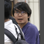 京都大職員に集団で暴行を加えたとして、京都府警は27日、暴力行為等処罰法違反の疑いで、京都市左京区東竹屋町の京大生で、中核派活動家の亀井陽慧（ひとし）被告（24）＝暴行罪で起訴＝を再逮捕