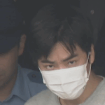 鵜沢武彦容疑者（44）は2023年、マッチングアプリで知り合った30代の女性に結婚をちらつかせたうえで、「海外の銀行に勤めている。俺しか使えないアプリを使うから金利が高い」などと嘘の投資話をして500万円を騙し取った疑い