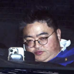 面識のない女性に「俺、危ないものを持っているから」などと言って脅し、わいせつな行為をしたとして、警視庁渋谷署は不同意性交の疑いで、NHKのチーフディレクター、中元健介容疑者（50）＝東京都目黒区＝を逮捕した